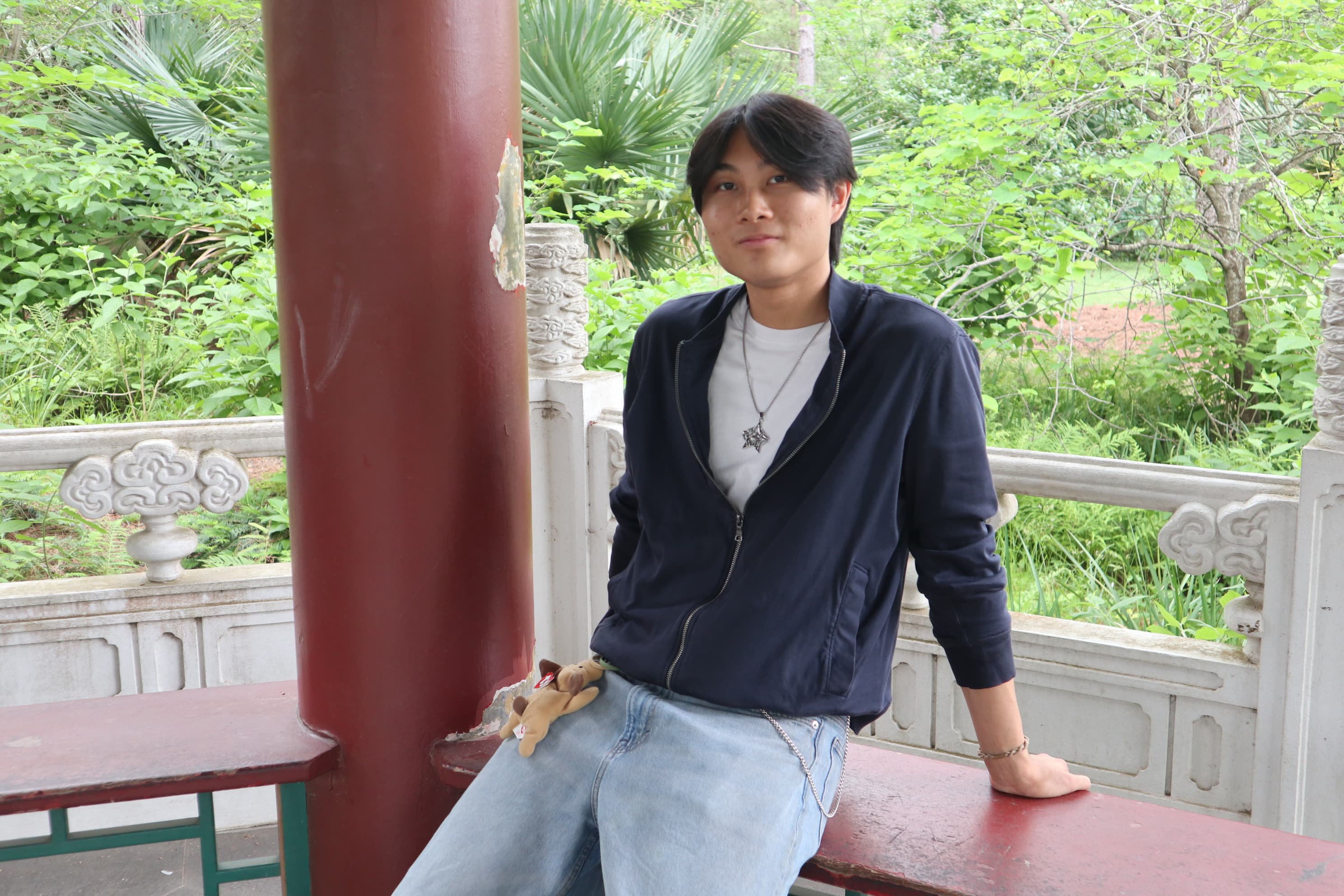 Dominic Hidayat Blurred Background
